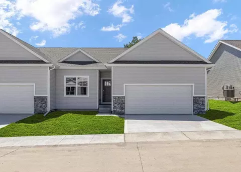 112 Sumac Dr, Palo, IA 52324