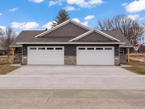 913 Prairie View Dr, West Branch, IA 52358