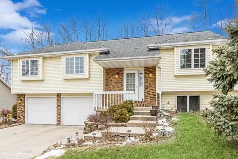 1949 Meadow Ridge Ln, Iowa City, IA 52245