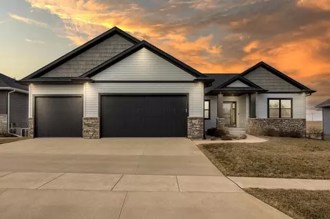 1248 Hickory Ridge Dr, Marion, IA 52302