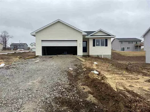 823 Fairview Dr, Coralville, IA 52241