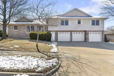 1829 Flanigan Ct, Iowa City, IA 52246
