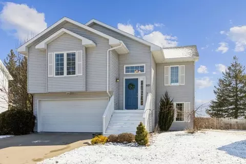 1651 Hemingway Ln, Iowa City, IA 52240