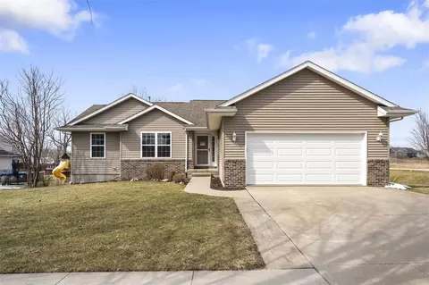 1265 Glendale Ln, Ely, IA 52227