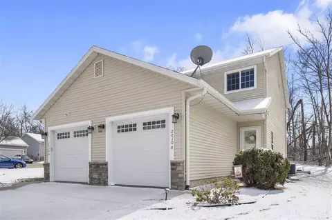 2010 NW Sugar Creek Dr, Cedar Rapids, IA 52405