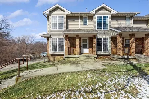 632 W Side Dr, Iowacity, IA 52246