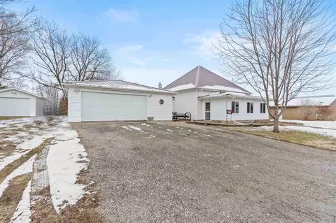 104 Railroad St, West Chester, IA 52359
