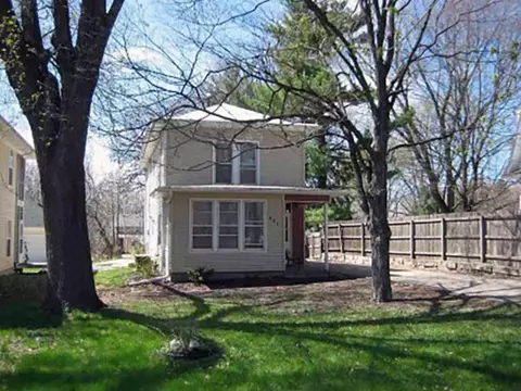 803 S Summit St, Iowa City, IA 52240