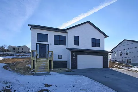 309 Galileo Dr, Riverside, IA 52327