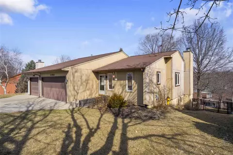 1708 Gryn Dr, Iowa City, IA 52246