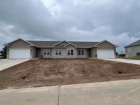 1897 Ashford Ave, Muscatine, IA 52761