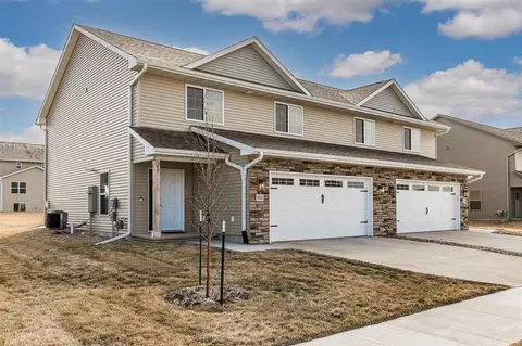 902 Hillside Dr, Tiffin, IA 52340