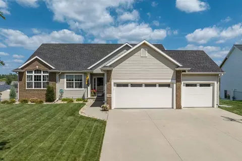 2504 Woodhill Dr SW, Cedar Rapids, IA 52404