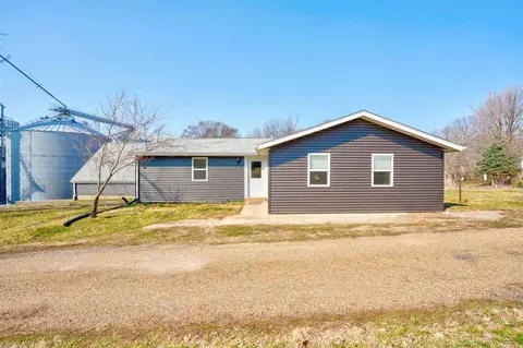 1012 7th St, Wellman, IA 52356