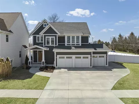487 Windmill Pl, Iowa City, IA 52245