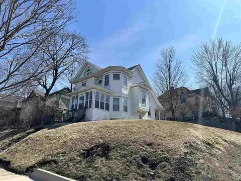 903 Iowa Ave, Iowa City, IA 52240
