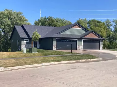 1416 Legend Dr, Tiffin, IA 52340