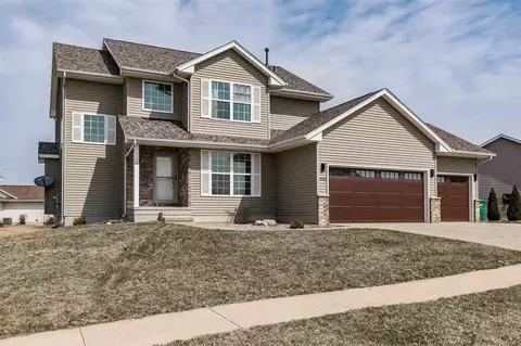 2035 Hillside Dr, Ely, IA 52227