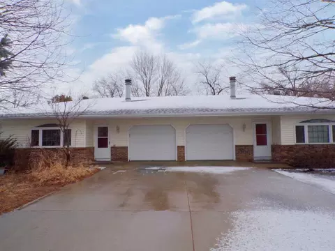 4288 Sycamore St SE, Iowa City, IA 52240