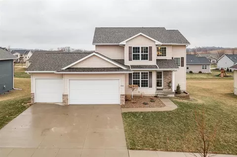 2115 Fieldcrest Ln, Ely, IA 52227 photo 2