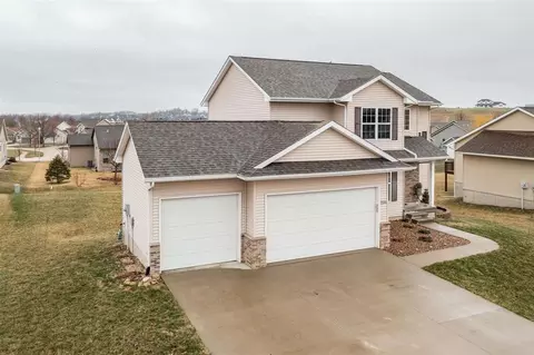 2115 Fieldcrest Ln, Ely, IA 52227 photo 3