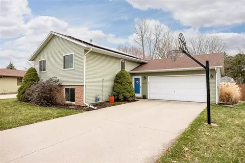 2230 Hazel Ct, Iowa City, IA 52240