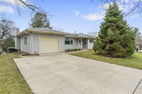 158 Glenn Dr, Iowa City, IA 52245