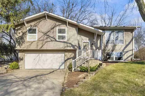 1024 Penkridge Dr, Iowa City, IA 52246