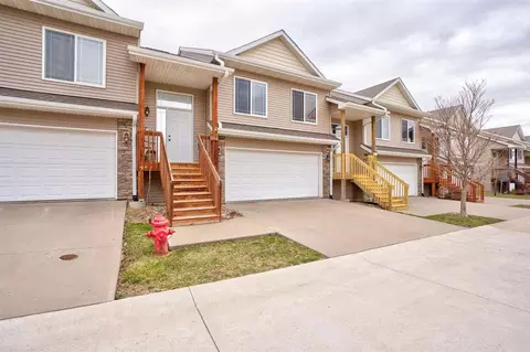 1814 Goose Lake Cir, North Liberty, IA 52317