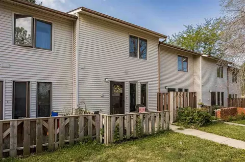 466 Hawaii Ct, Iowa City, IA 52246