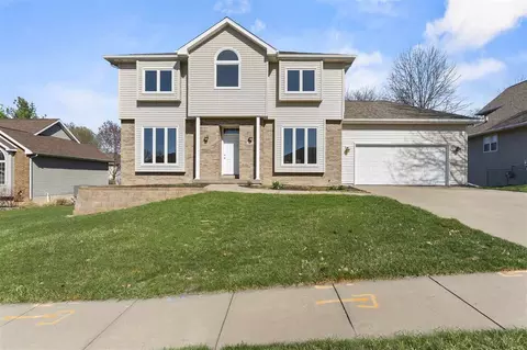 1238 Goldenrod Dr, Iowa City, IA 52246
