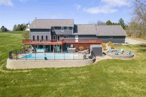 3083 Hickory Dr, Solon, IA 52333