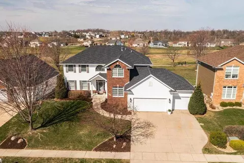 2555 Silver Oak Trl, Marion, IA 52302
