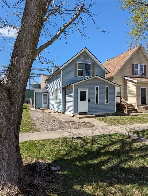1022 10th St SW, Cedar Rapids, IA 52404