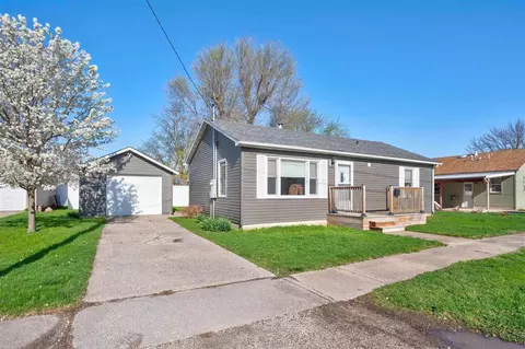 411 S 8th, Washington, IA 52353