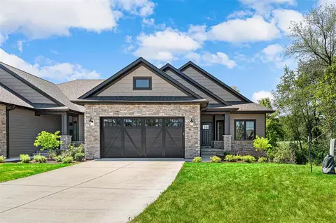 18 Pond Ridge Cir, Coralville, IA 52241