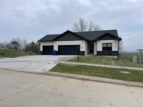 1300 E Gable Way, Tiffin, IA 52340