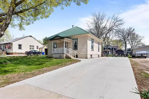 716 3rd St, Kalona, IA 52247