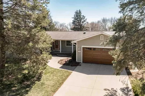 1915 Calvin Ave, Iowa City, IA 52246