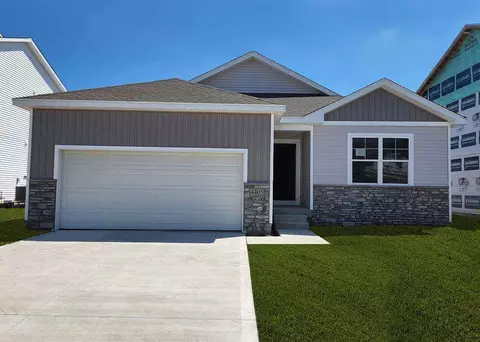 7120 SW Harlan Eddy Dr, Cedarrapids, IA 52404