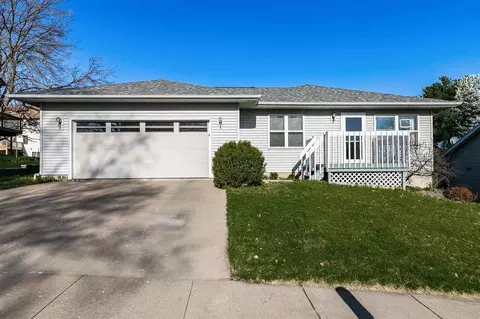 2221 Hickory Ct, Iowa City, IA 52240