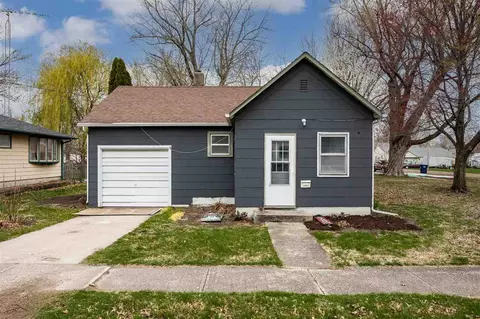 591 E Hilton St, Marengo, IA 52301