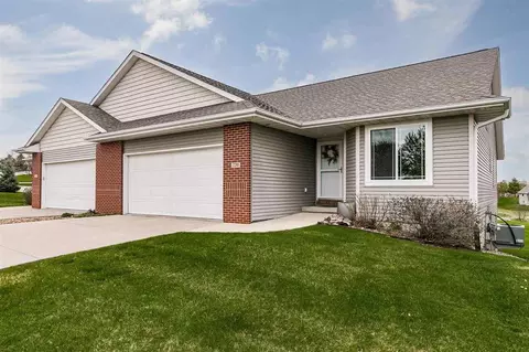 2210 E Grantview Dr, Coralville, IA 52241