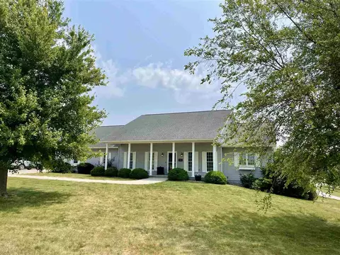 701 Sunset Ave, Williamsburg, IA 52361