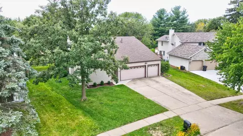 610 Pine Ridge Rd, Coralville, IA 52241