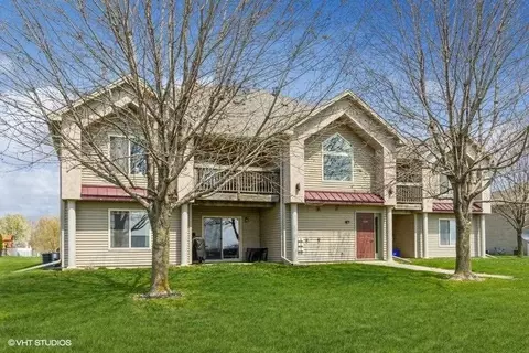 1020 240th St NE #4, North Liberty, IA 52317