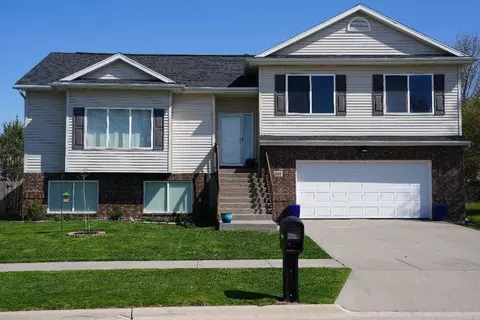 360 E Tartan Dr, North Liberty, IA 52317