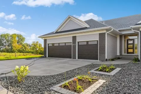 818 High Ridge Trl, Solon, IA 52333