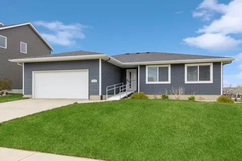 2106 Wycliffe Ct SW, Cedar Rapids, IA 52404