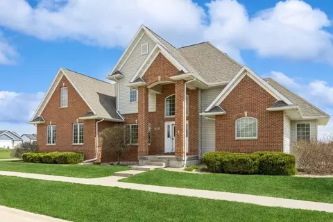 5415 Triple Crown Dr, Marion, IA 52302